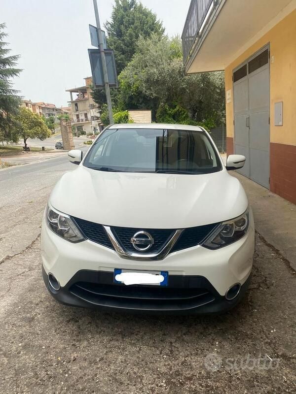Usata Nissan Qashqai Acenta 110 CV (80 kW) 2016 Bianco SUV