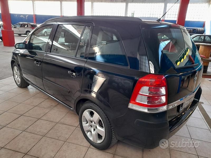 Usata Opel Zafira Cosmo 104 CV (76 kW) 2006 Nero Monovolume