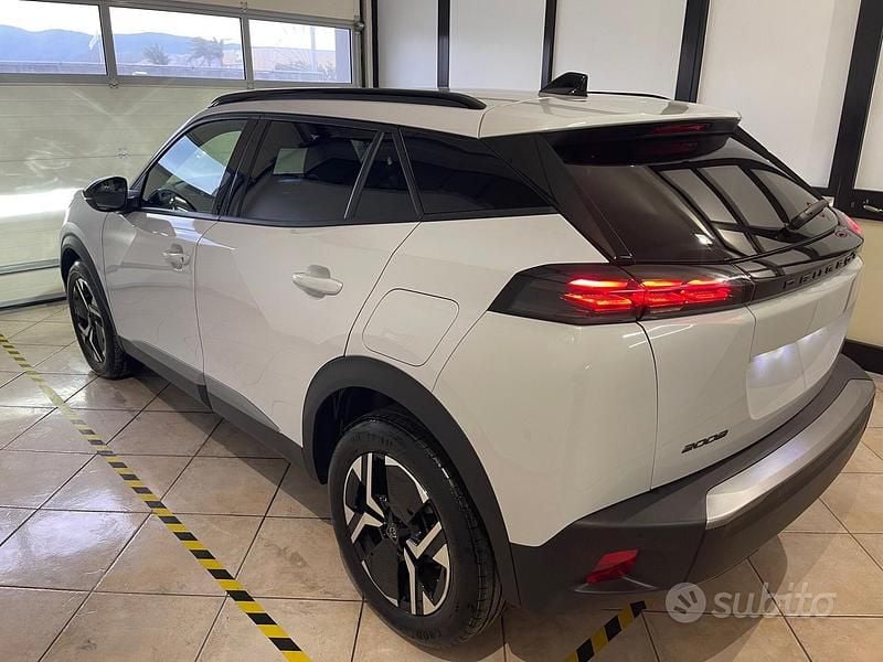 Usata Peugeot 2008 Allure 101 CV (74 kW) 2024 Bianco SUV