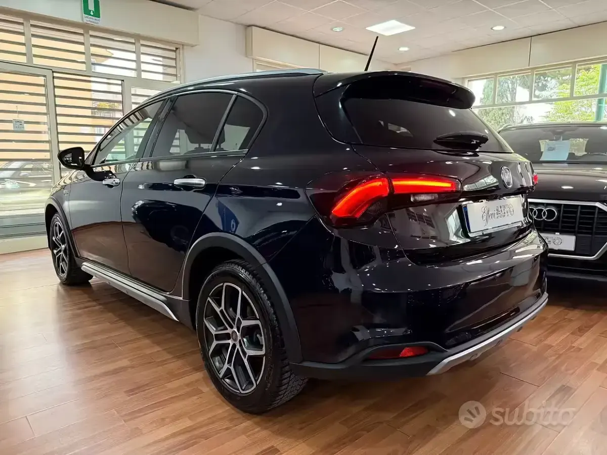 Usata Fiat Tipo Cross 131 CV (96 kW) 2022 Blu Berlina