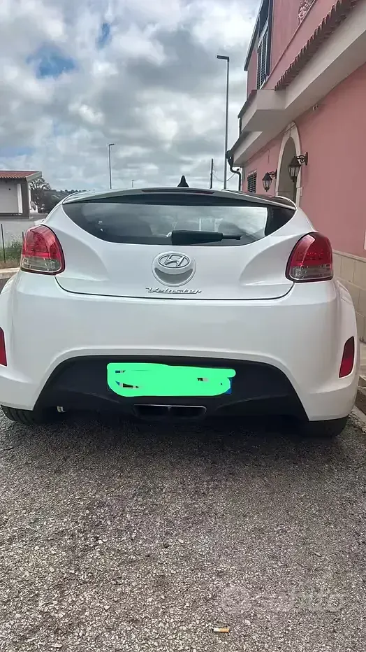 Usata Hyundai Veloster 140 CV (102 kW) 2013 Bianco Utilitaria