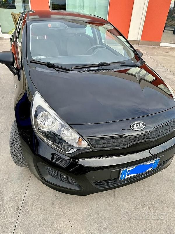 Usata Kia Rio EX 75 CV (55 kW) 2012 Nero Berlina