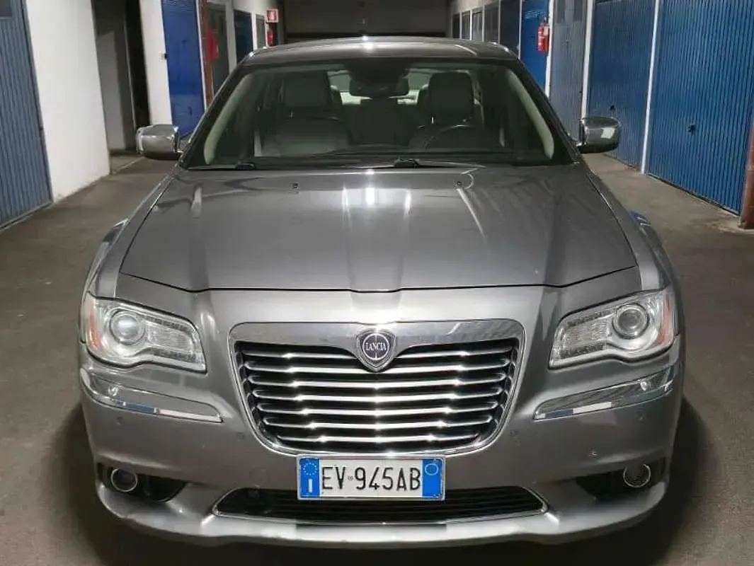 Usata Lancia Thema 239 CV (175 kW) 2014 Grigio Berlina