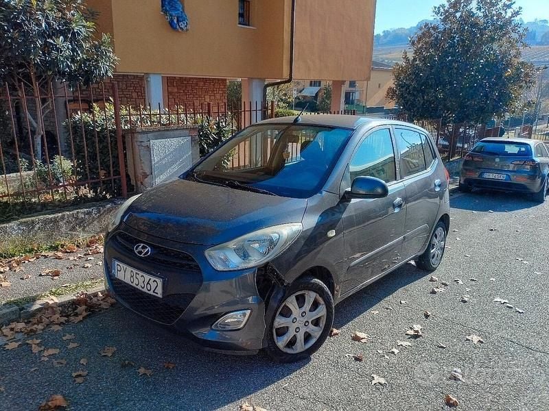 Usata Hyundai Accent 86 CV (63 kW) 2013 Grigio Berlina