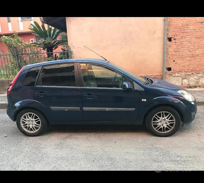 Usata 2006 Ford Fiesta Due volumi | 1500 € (Buon prezzo) - Immagine 1/1
