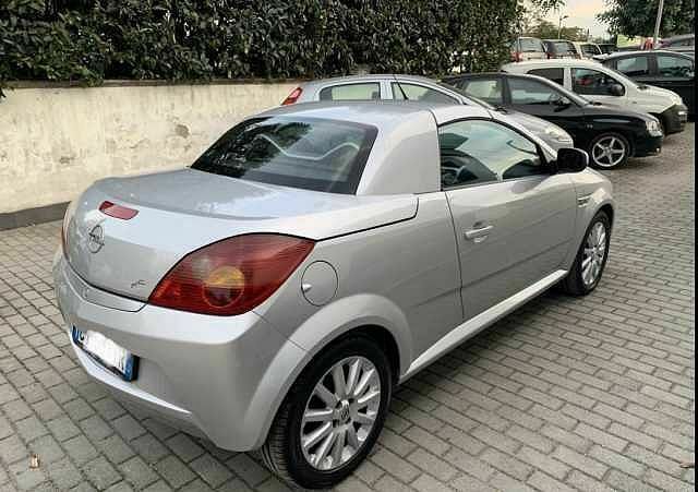 Opel tigra 2005