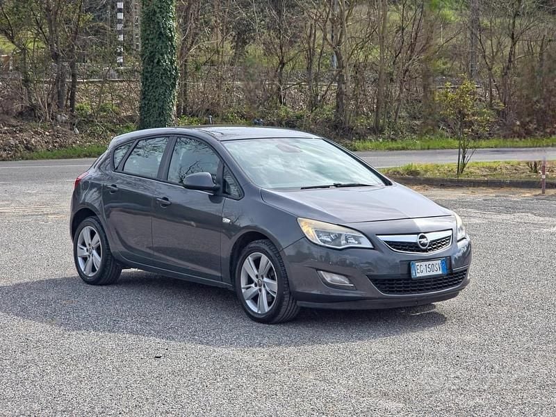 Usata Opel Astra Cosmo 110 CV (80 kW) 2011 Marrone Berlina