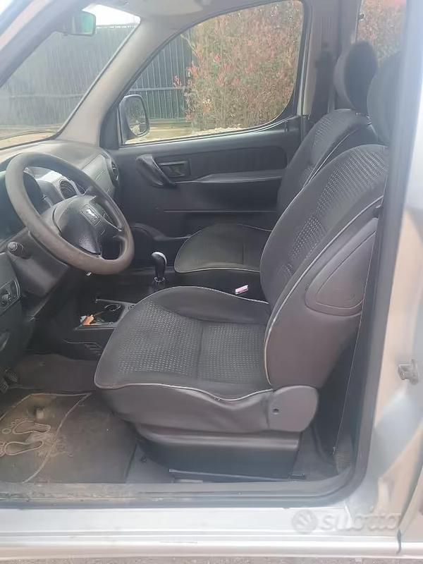 Usata Peugeot Partner 2006 Grigio Monovolume
