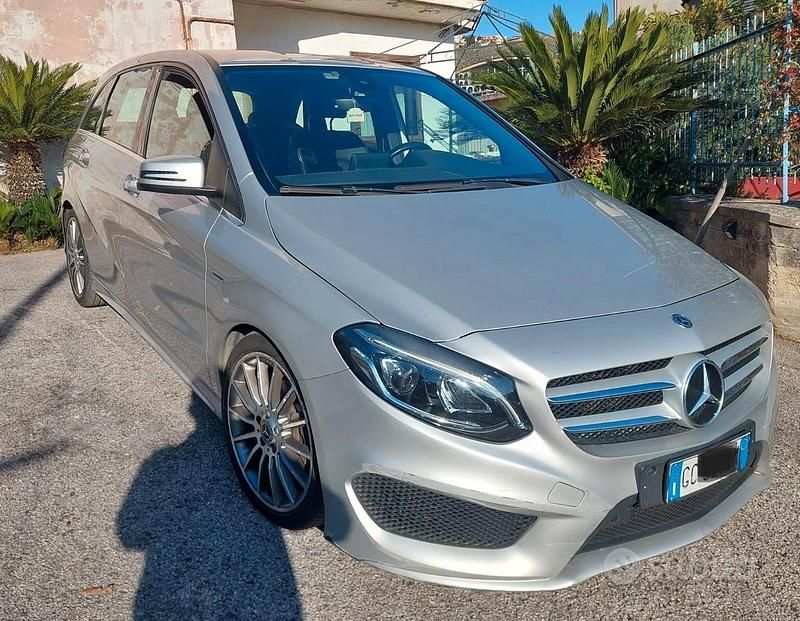 Usata Mercedes B200 Edition 136 CV (100 kW) 2019 Grigio Utilitaria