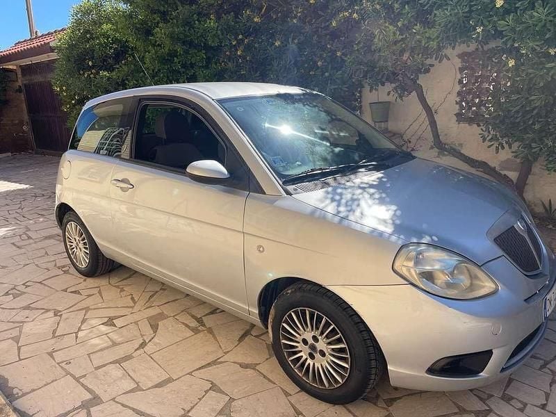 Usata Lancia Ypsilon 60 CV (44 kW) 2008 Argento Utilitaria