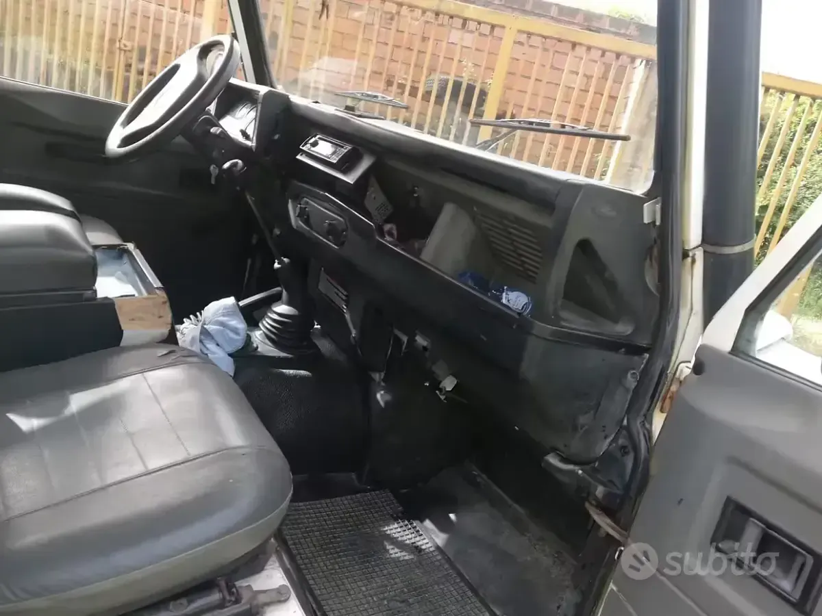 Usata Land Rover Defender 86 CV (63 kW) 1991 Bianco SUV