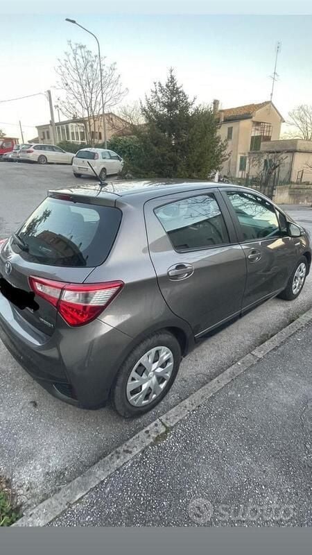 Usata 2017 Toyota Yaris Due volumi | 13.000 € - Immagine 1/4