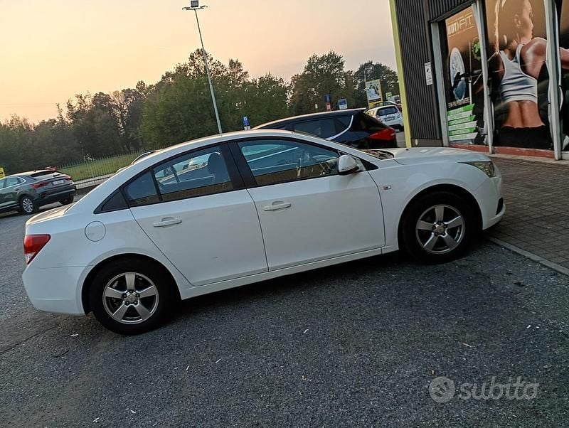Bianco Usata 2012 Chevrolet Cruze Tre volumi | 4400 € - Immagine 1/3
