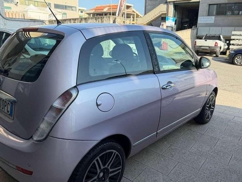 Gebraucht Lancia Ypsilon 69 PS (50 kW) 2010 Violett Kleinwagen
