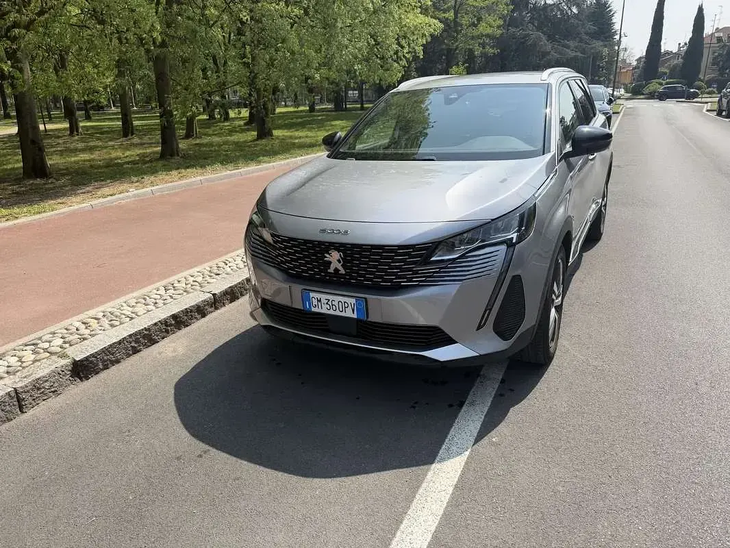 Usata Peugeot 5008 Allure 131 CV (96 kW) 2023 Grigio SUV
