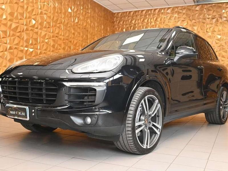 Usata Porsche Cayenne Turbo Chrono 263 CV (193 kW) 2018 Nero met/pellealcantara SUV