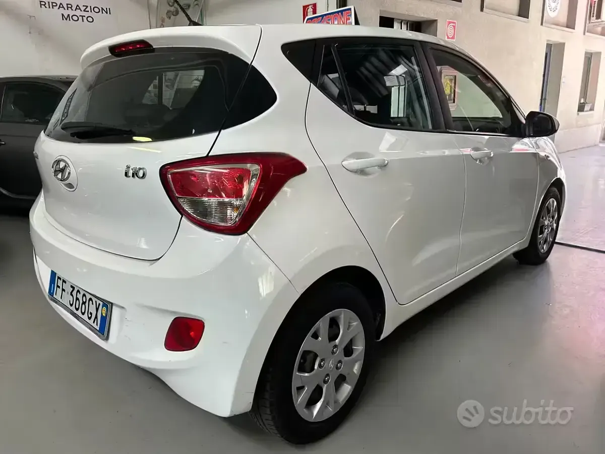 Usata Hyundai i10 Edition 67 CV (49 kW) 2016 Bianco Utilitaria