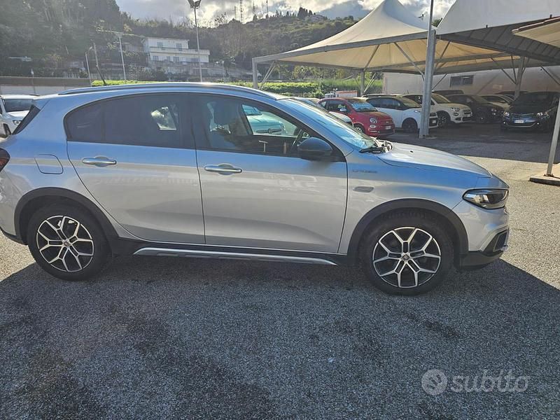 Usata Fiat Tipo Cross 130 CV (95 kW) 2022 Grigio Berlina
