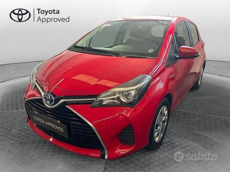 Usata Toyota Yaris Hybrid Cool 2016 Rosso Berlina