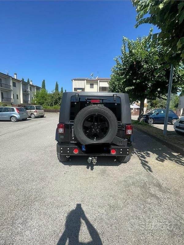 Usata Jeep Wrangler Sahara 177 CV (130 kW) 2008 Nero SUV