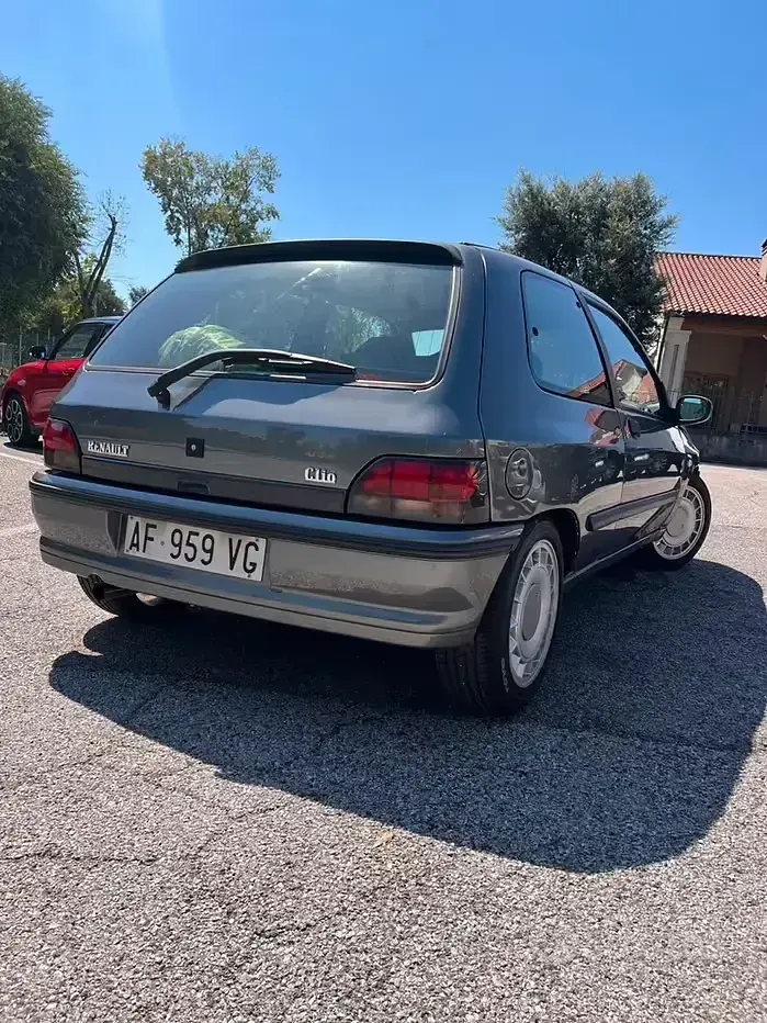 Usata Renault Clio 137 CV (100 kW) 1995 Utilitaria