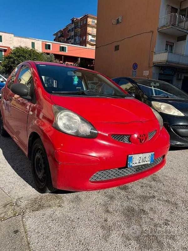 Usata Toyota Aygo 68 CV (50 kW) 2006 Rosso Utilitaria