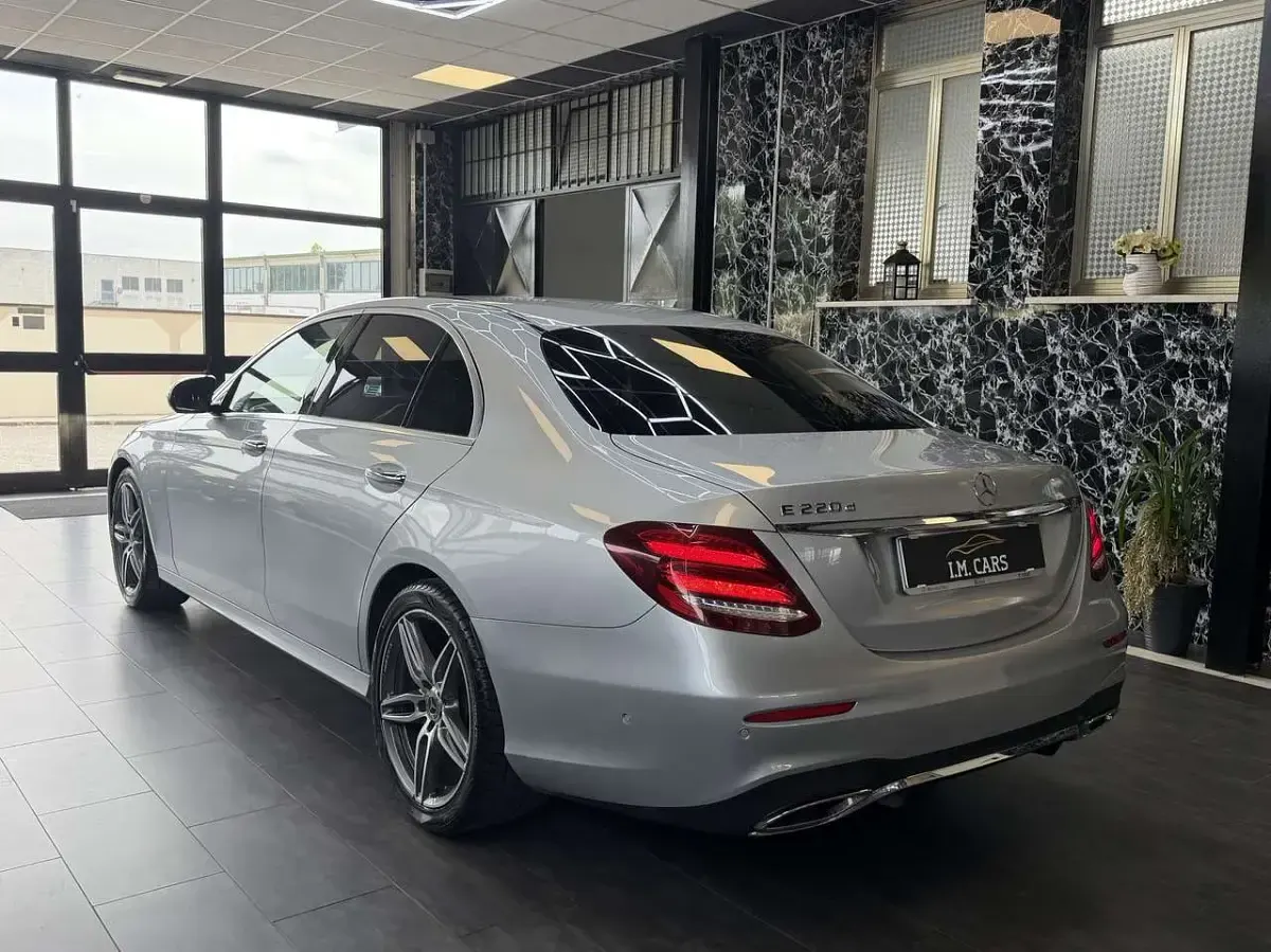 Usata Mercedes E220 AMG line 194 CV (142 kW) 2019 Argento Berlina