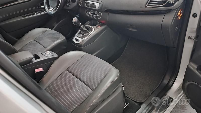 Usata Renault Scénic III 110 CV (80 kW) 2015 Grigio Monovolume