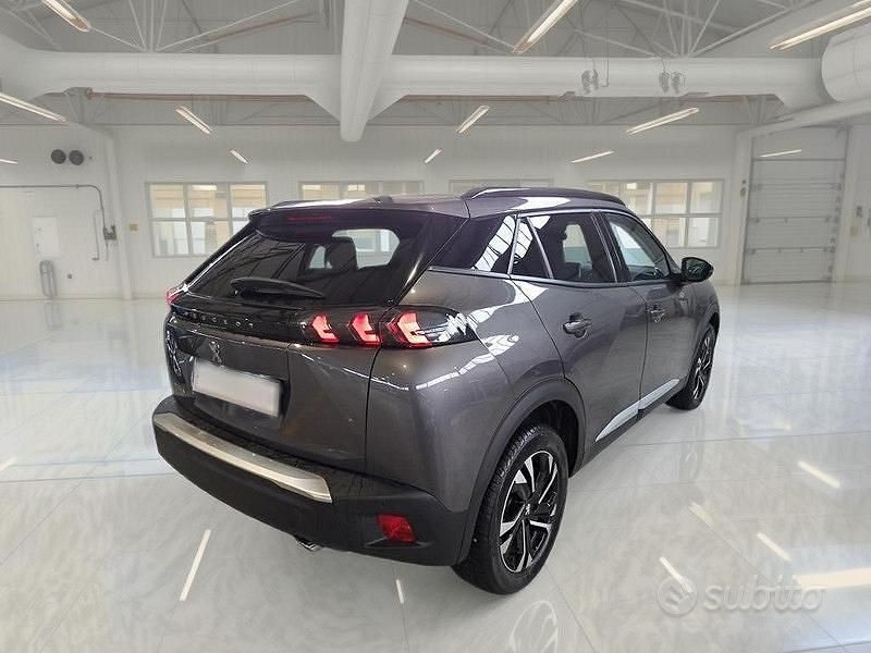 Usata Peugeot 2008 Allure 130 CV (95 kW) 2022 Grigio SUV
