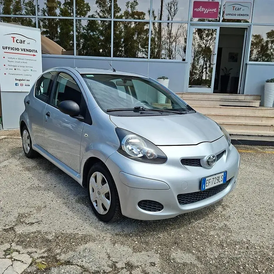 Usata Toyota Aygo Sol 68 CV (50 kW) 2010 Grigio Utilitaria