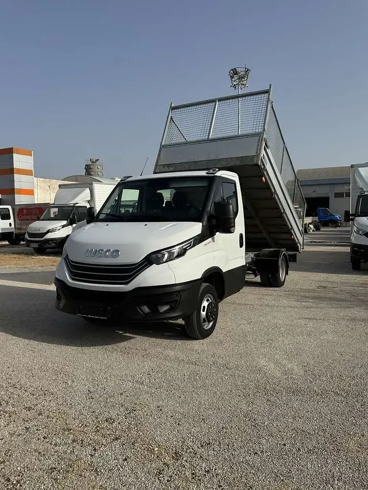 Usata Iveco Daily 179 CV (131 kW) 2024 Other