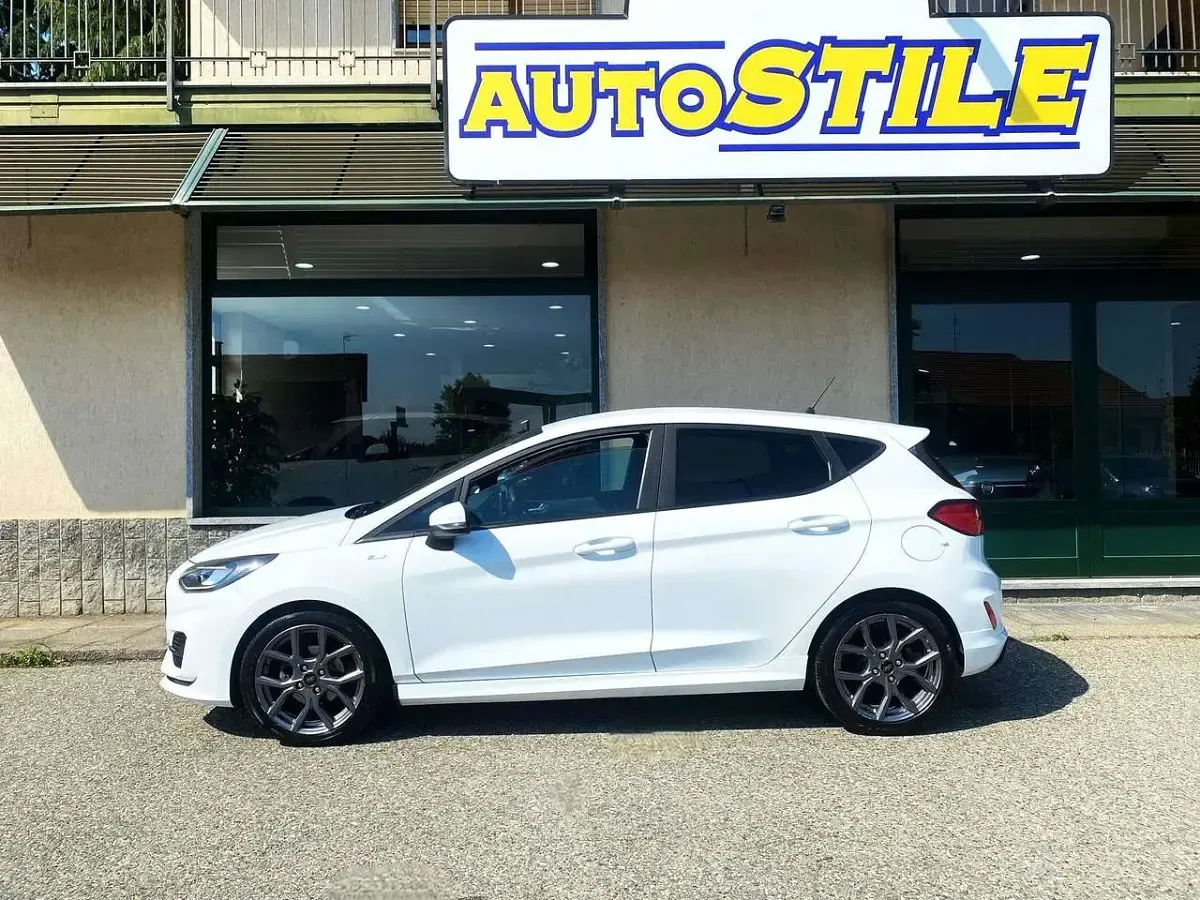 Usata Ford Fiesta ST-Line 125 CV (91 kW) 2022 Frozen white Utilitaria