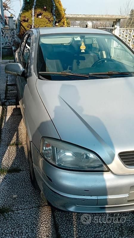 Usata Opel Astra Club 75 CV (55 kW) 2000 Berlina