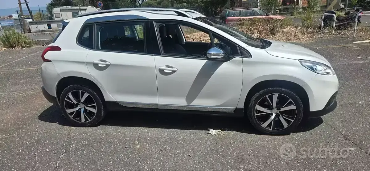 Usata Peugeot 2008 Allure 115 CV (84 kW) 2014 Bianco SUV
