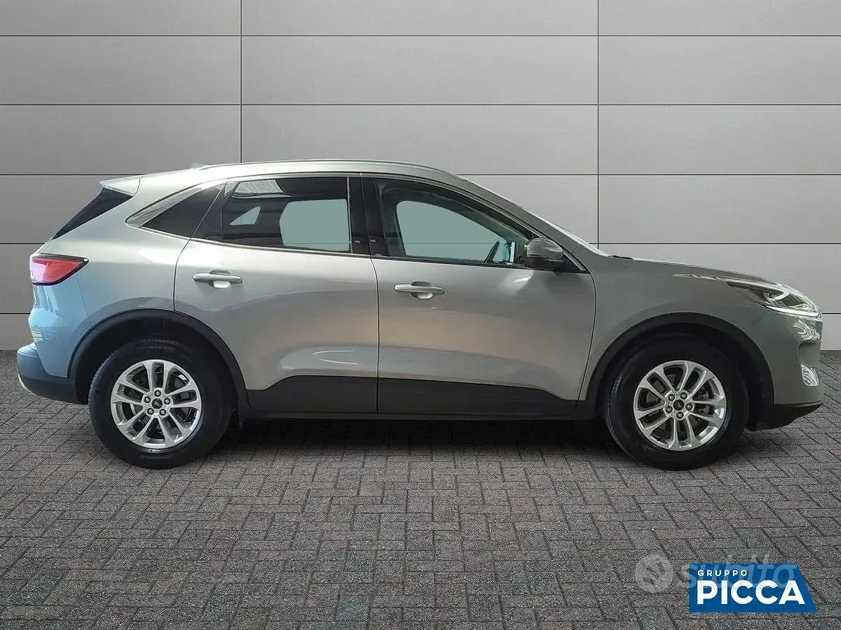 Usata Ford Kuga Titanium 120 CV (88 kW) 2022 Marrone SUV
