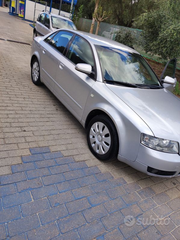 Usata Audi A4 Ambiente 131 CV (96 kW) 2002 Grigio Berlina