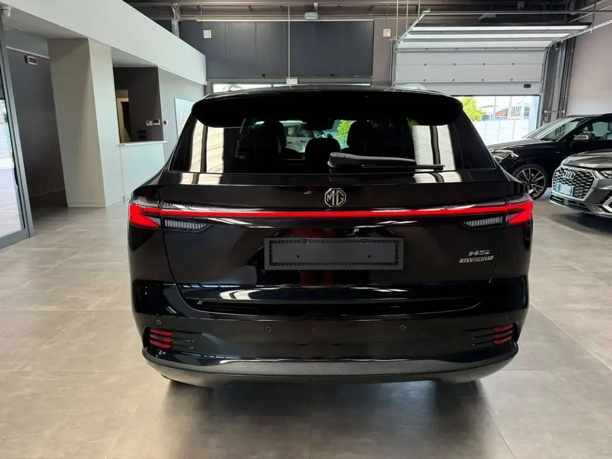 Nuova MG HS Luxury 143 CV (105 kW) 2026 Nero SUV