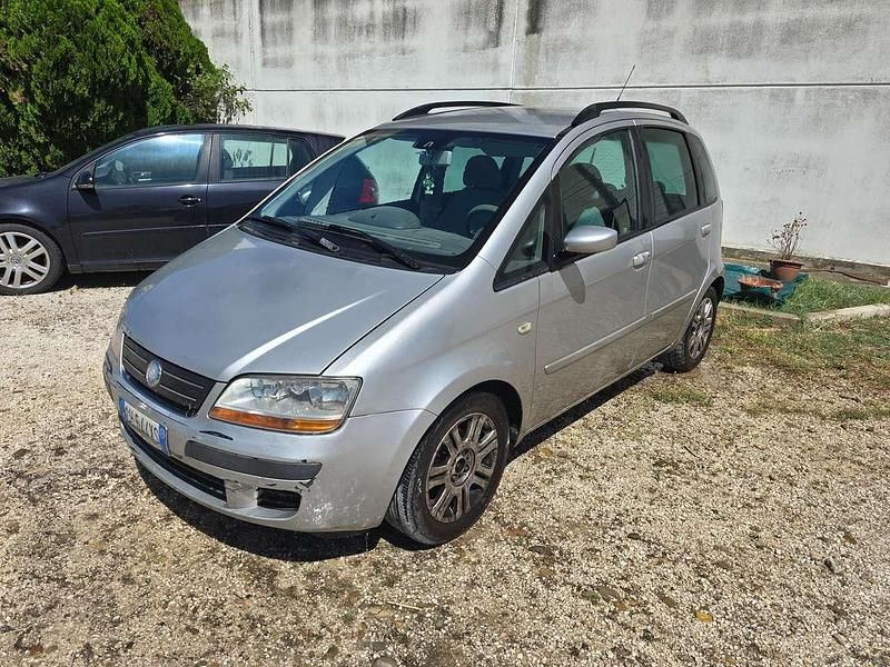 Usata Fiat Idea Dynamic 69 CV (50 kW) 2004 Argento Monovolume