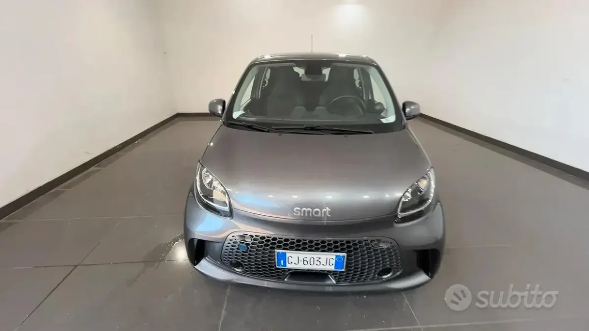 Usata Smart ForFour Electric Drive Passion 41 kW (56 CV) 2022 Grigio Berlina