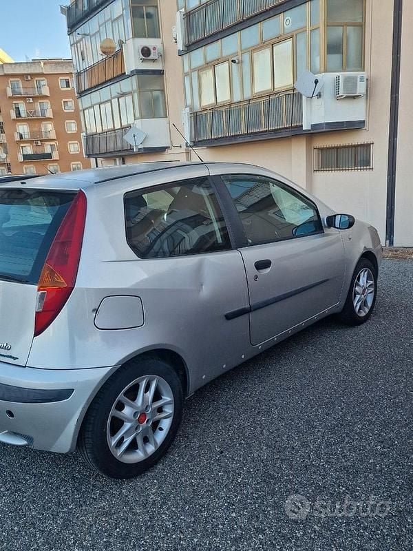 Usata Fiat Punto 80 CV (58 kW) 2003 Utilitaria