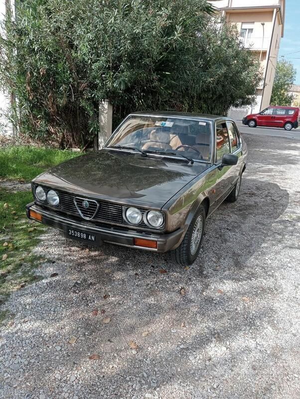 Marrone Usata 1983 Alfa Romeo Alfetta Tre volumi | 13.800 € - Immagine 1/4
