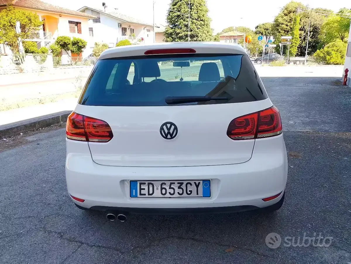 Usata VW Golf VI 122 CV (89 kW) 2011 Bianco Utilitaria