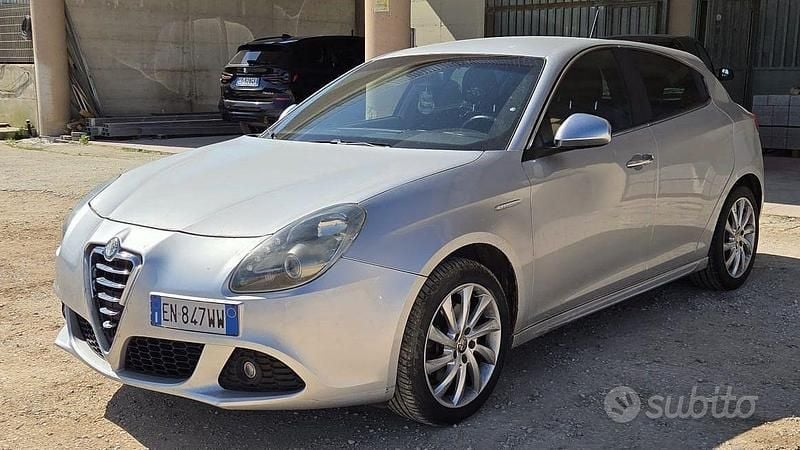 Usata Alfa Romeo Giulietta Distinctive 140 CV (102 kW) 2012 Grigio Utilitaria