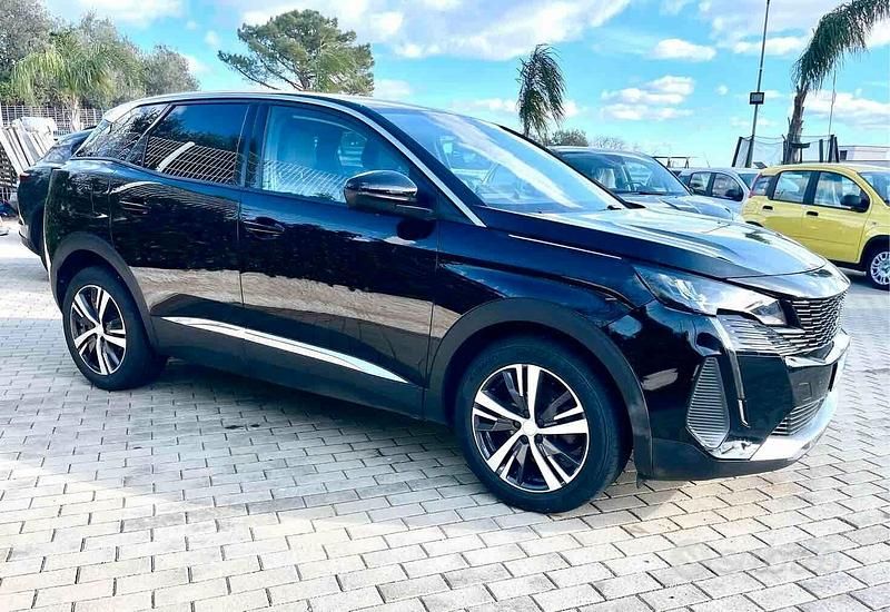 Usata Peugeot 3008 Allure 130 CV (95 kW) 2022 Nero Station wagon