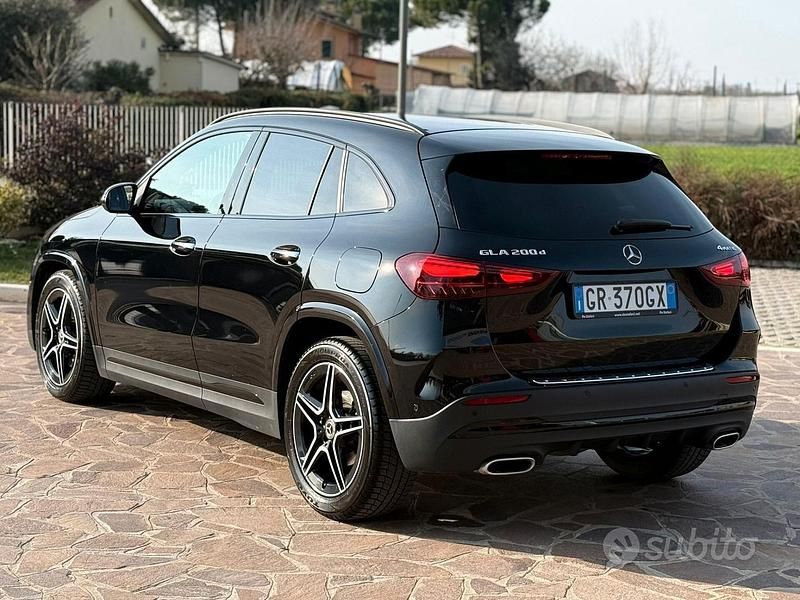 Usata Mercedes GLA200 AMG Line Premium 150 CV (110 kW) 2023 Nero SUV