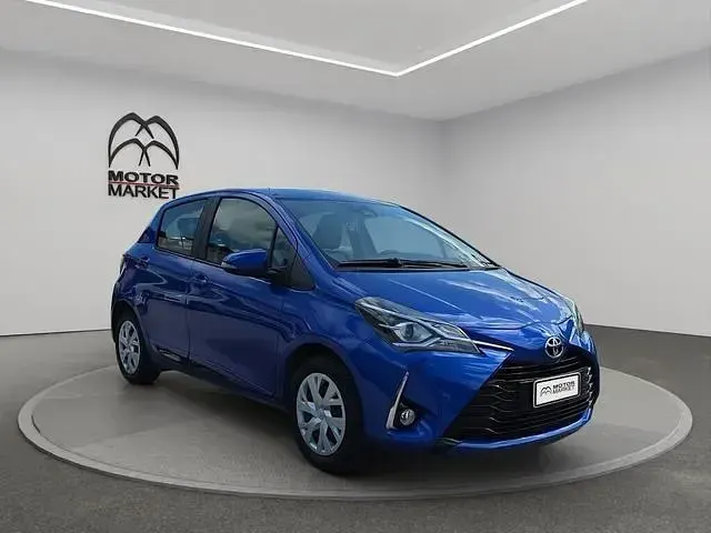 Usata Toyota Yaris Active 69 CV (50 kW) 2018 Blu Berlina