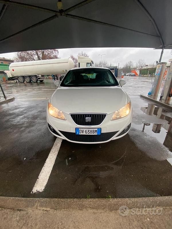 Bianco Usata 2009 Seat Ibiza Coupé | 2500 € - Immagine 1/4