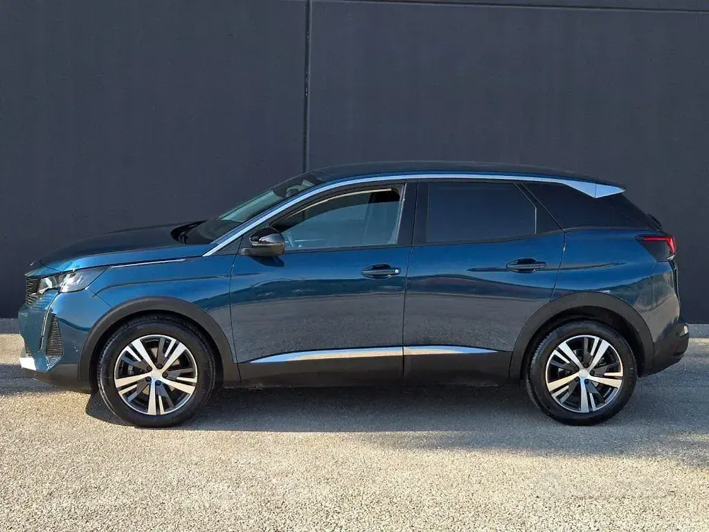 Usata Peugeot 3008 Allure 131 CV (96 kW) 2022 Bluazzurro SUV