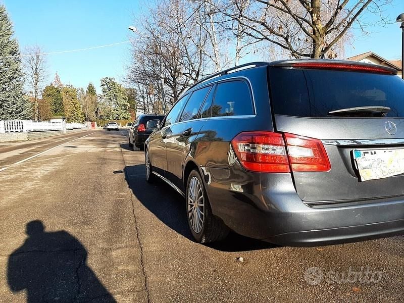 Usata Mercedes E220 Avantgarde 170 CV (125 kW) 2012 Nero Station wagon