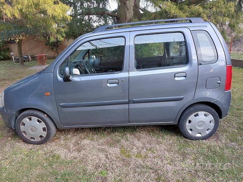 Usata Opel Agila Enjoy 60 CV (44 kW) 2006 Grigio Utilitaria